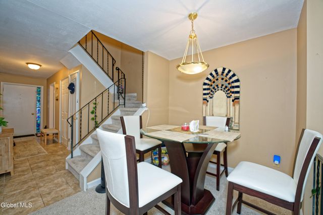 11 Fox Hollow Square, Cohoes, NY 12047