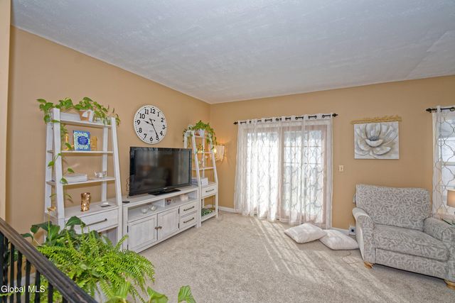 11 Fox Hollow Square, Cohoes, NY 12047