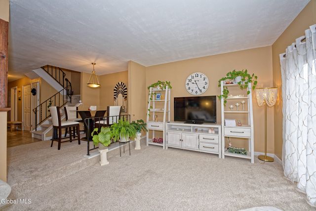 11 Fox Hollow Square, Cohoes, NY 12047