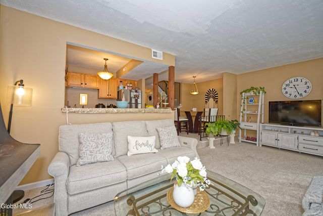 11 Fox Hollow Square, Cohoes, NY 12047