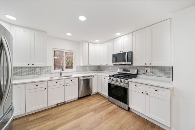 28W686 Townline Road, Warrenville, IL 60555