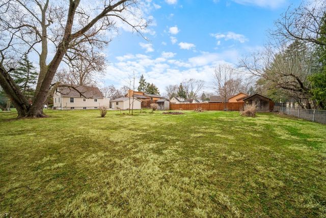 28W686 Townline Road, Warrenville, IL 60555