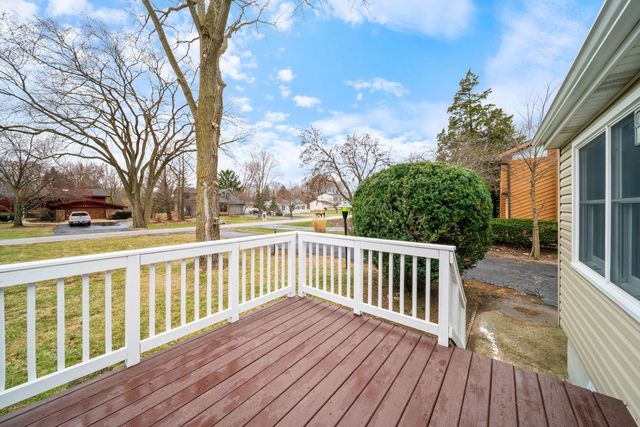 28W686 Townline Road, Warrenville, IL 60555