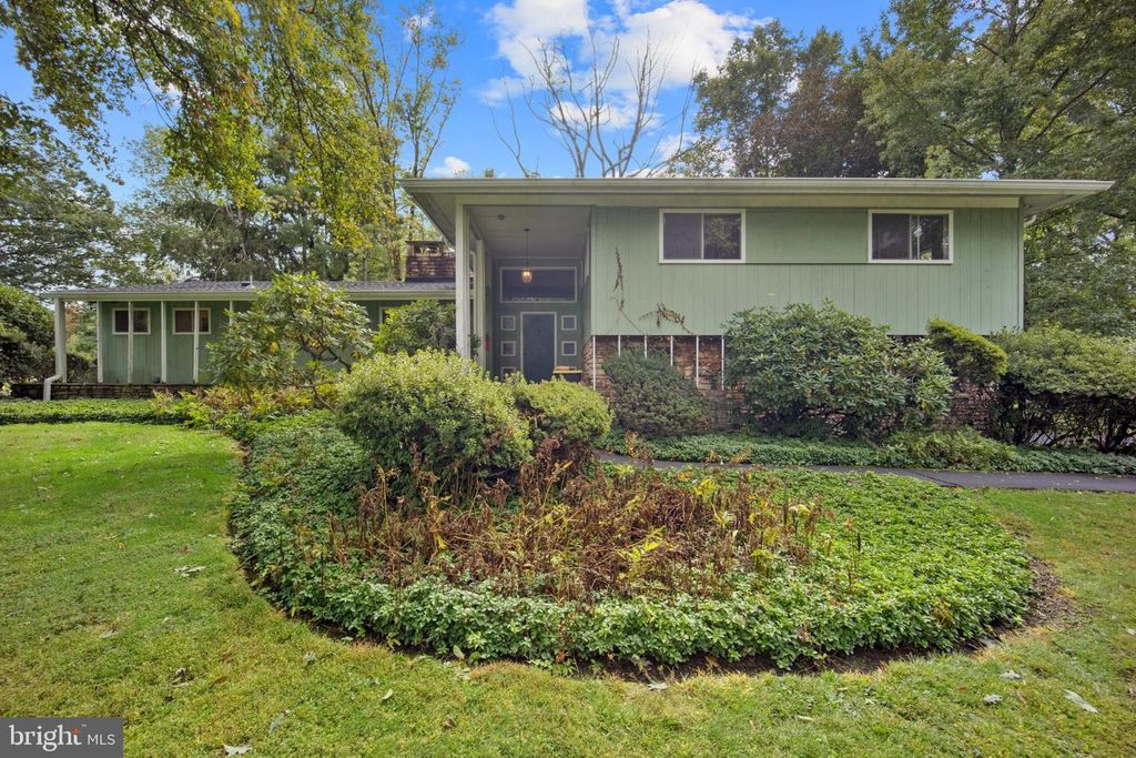 1911 WOODLAND DR, YARDLEY, PA 19067 — exterior