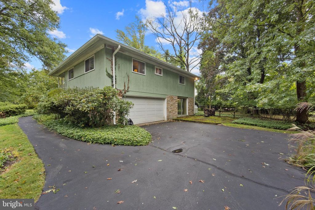 1911 WOODLAND DR, YARDLEY, PA 19067 — photo 2