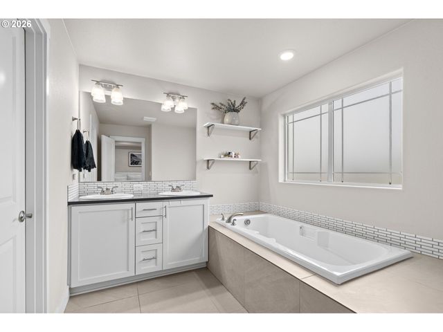 16870 Sw SUNSHINE COAST St, Tigard, OR 97224