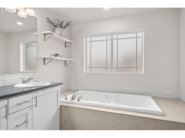 16870 Sw SUNSHINE COAST St, Tigard, OR 97224