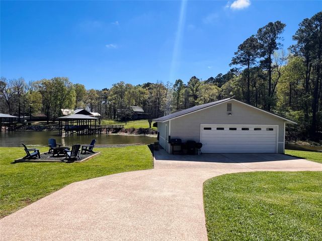 1776 Lakeshore Drive, Hemphill, TX 75948