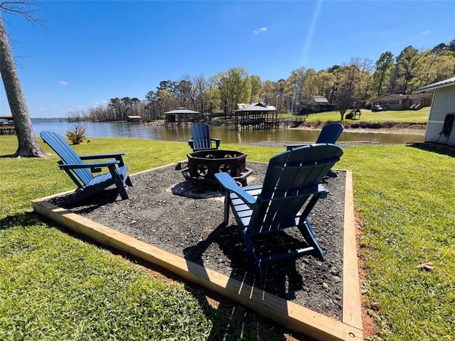 1776 Lakeshore Drive, Hemphill, TX 75948