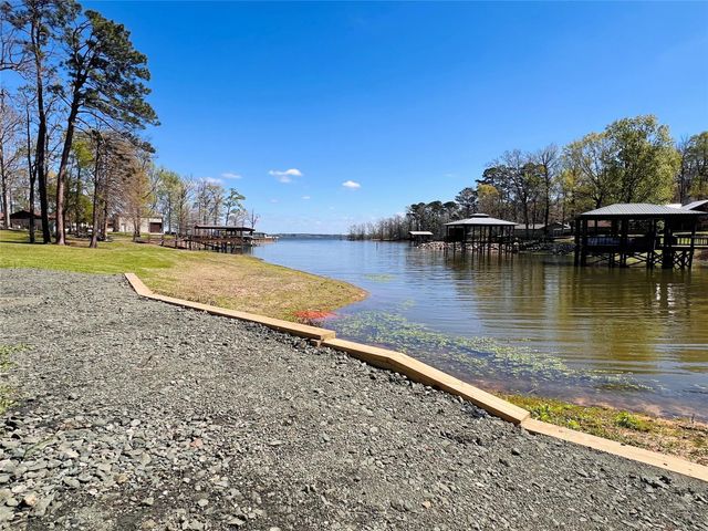 1776 Lakeshore Drive, Hemphill, TX 75948