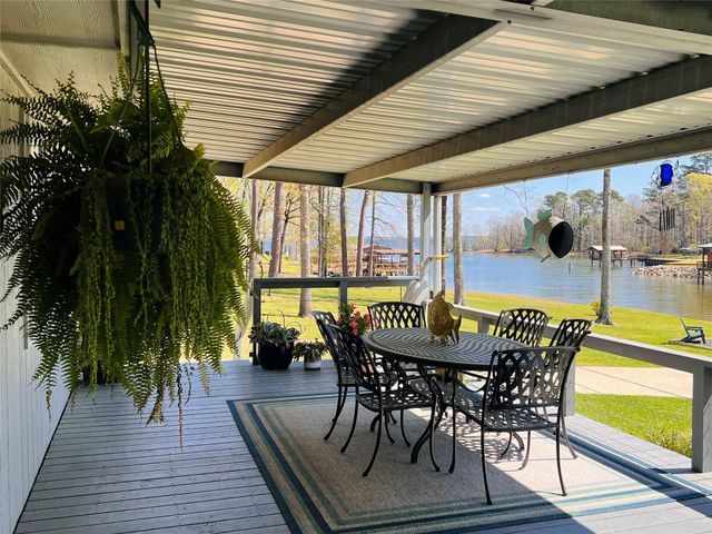 1776 Lakeshore Drive, Hemphill, TX 75948