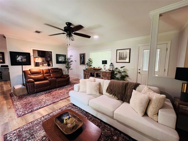 1776 Lakeshore Drive, Hemphill, TX 75948