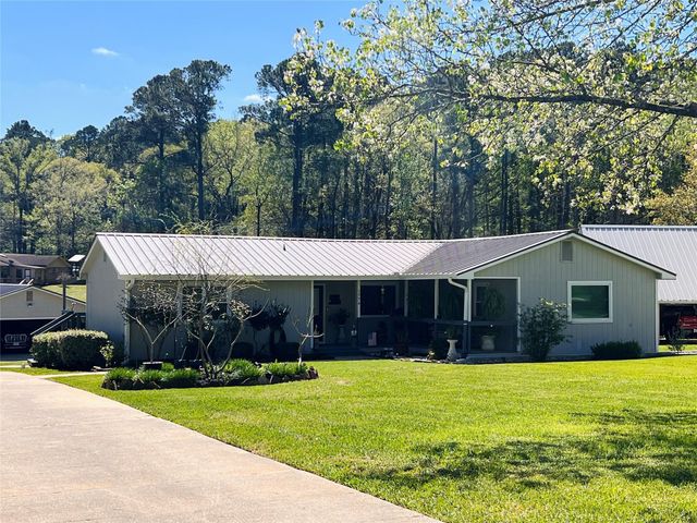 1776 Lakeshore Drive, Hemphill, TX 75948