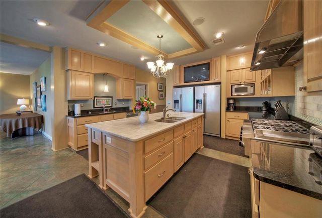 206 Forest DR, Buchanan Dam, TX 78609