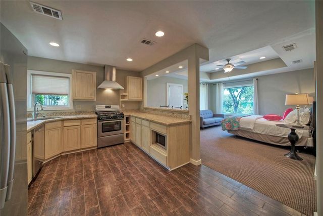206 Forest DR, Buchanan Dam, TX 78609