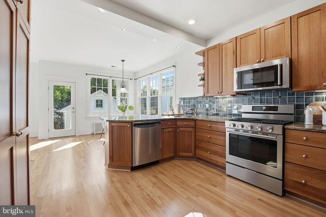 1602 N DANVILLE ST, Arlington, VA 22201