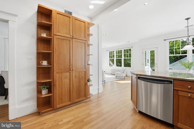 1602 N DANVILLE ST, Arlington, VA 22201