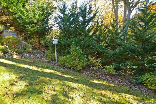 64 Glen Road, Baiting Hollow, NY 11933