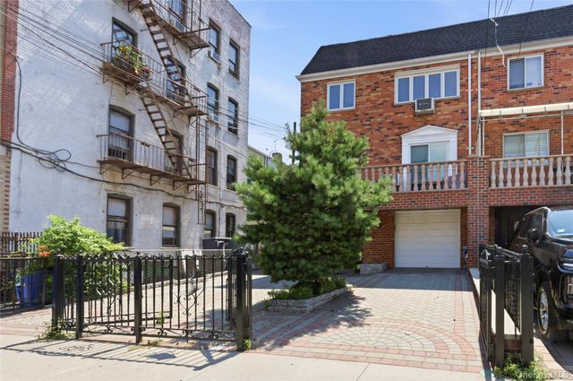 2511 44th Street, Astoria, NY 11103