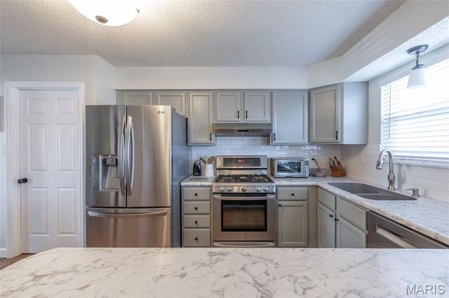 5013 Royal Burgess Drive, St Peters, MO 63304