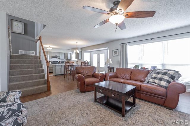 5013 Royal Burgess Drive, St Peters, MO 63304