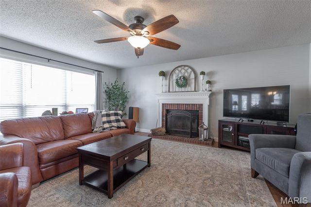 5013 Royal Burgess Drive, St Peters, MO 63304