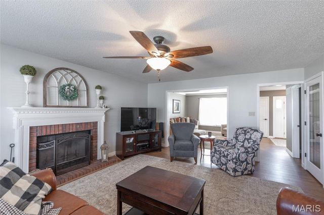 5013 Royal Burgess Drive, St Peters, MO 63304