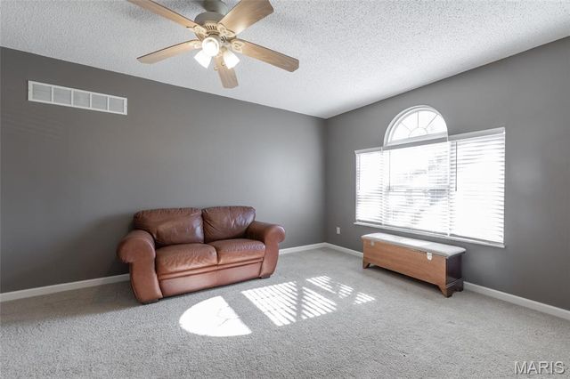 5013 Royal Burgess Drive, St Peters, MO 63304