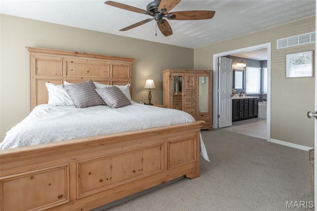 5013 Royal Burgess Drive, St Peters, MO 63304