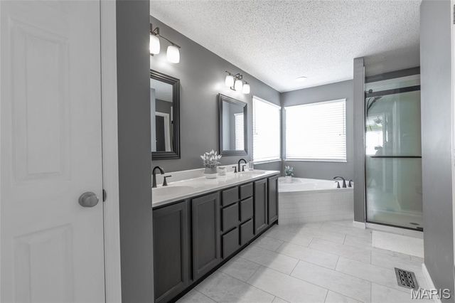 5013 Royal Burgess Drive, St Peters, MO 63304