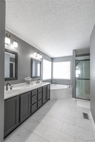 5013 Royal Burgess Drive, St Peters, MO 63304