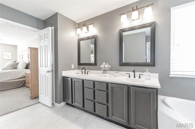 5013 Royal Burgess Drive, St Peters, MO 63304