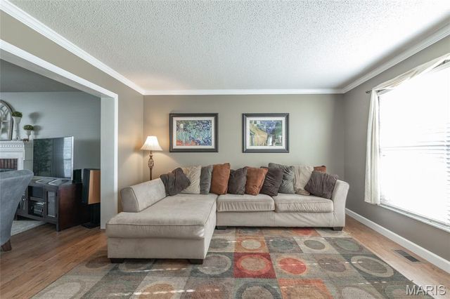 5013 Royal Burgess Drive, St Peters, MO 63304