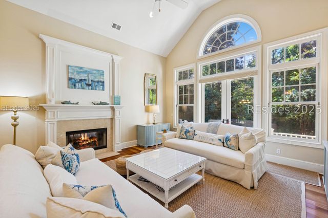 7 Willow Oak Rd W, Hilton Head Island, SC 29928