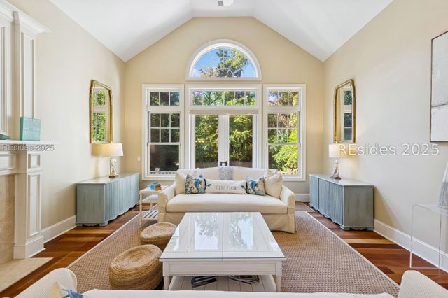 7 Willow Oak Rd W, Hilton Head Island, SC 29928