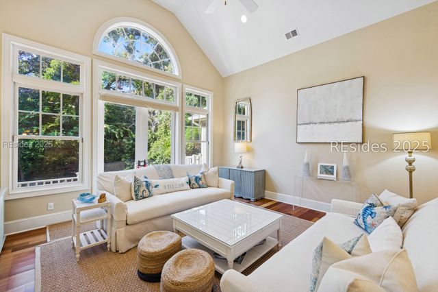 7 Willow Oak Rd W, Hilton Head Island, SC 29928