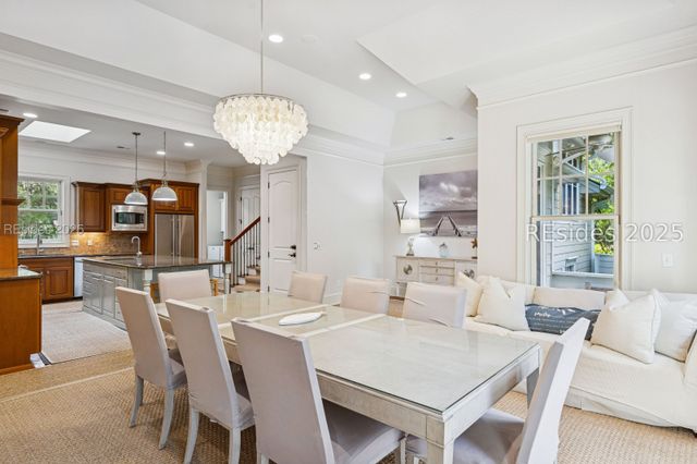 7 Willow Oak Rd W, Hilton Head Island, SC 29928