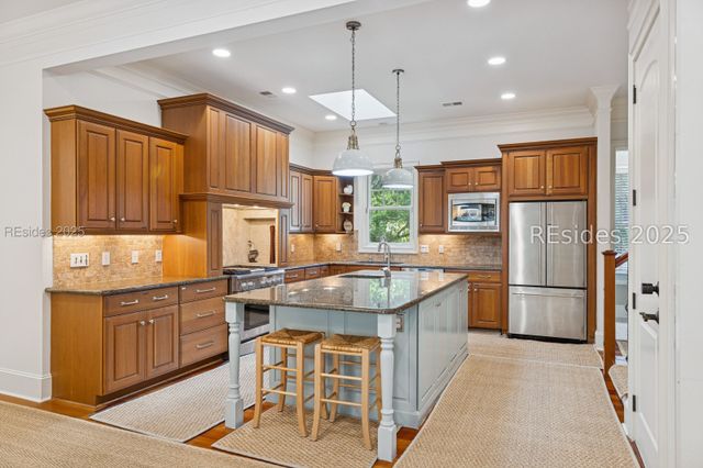 7 Willow Oak Rd W, Hilton Head Island, SC 29928