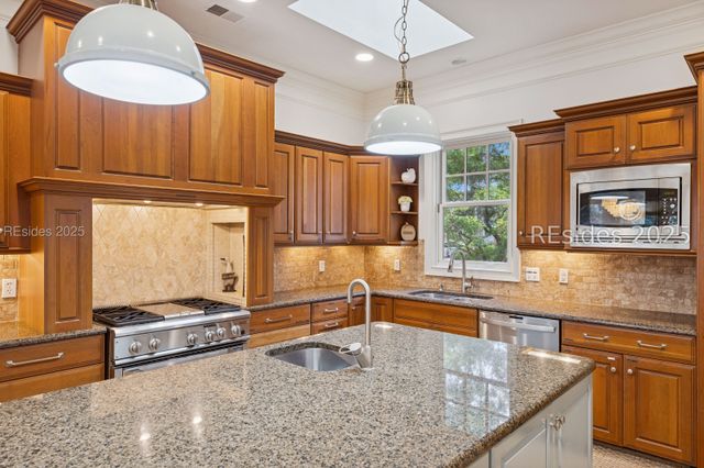 7 Willow Oak Rd W, Hilton Head Island, SC 29928