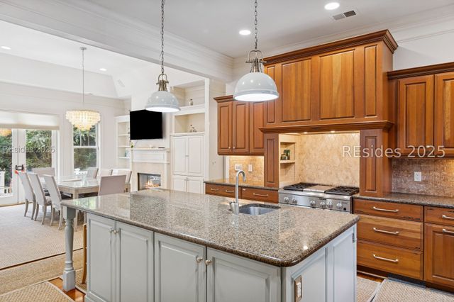 7 Willow Oak Rd W, Hilton Head Island, SC 29928