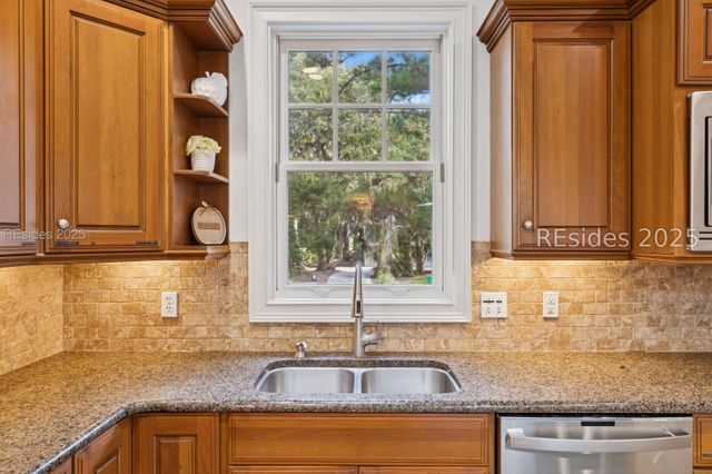 7 Willow Oak Rd W, Hilton Head Island, SC 29928