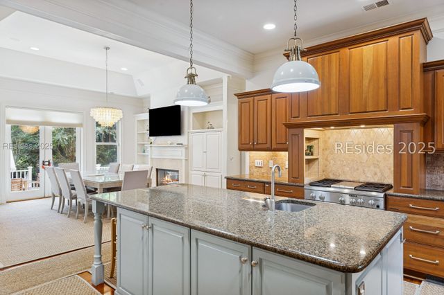 7 Willow Oak Rd W, Hilton Head Island, SC 29928