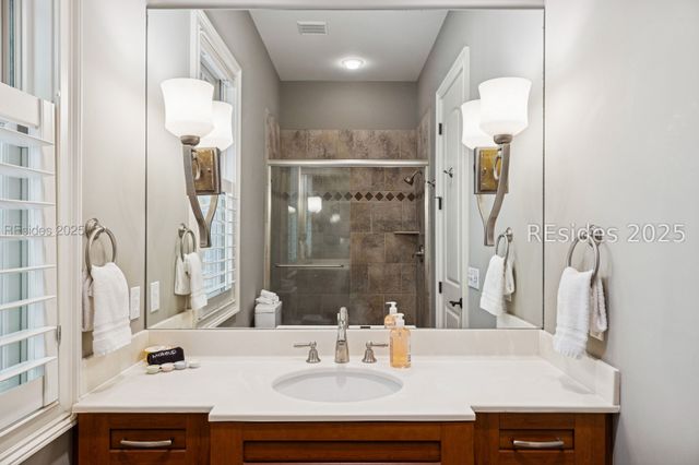 7 Willow Oak Rd W, Hilton Head Island, SC 29928