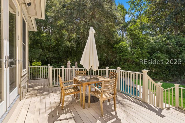 7 Willow Oak Rd W, Hilton Head Island, SC 29928