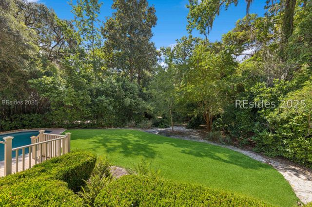 7 Willow Oak Rd W, Hilton Head Island, SC 29928