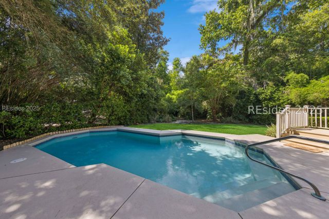 7 Willow Oak Rd W, Hilton Head Island, SC 29928