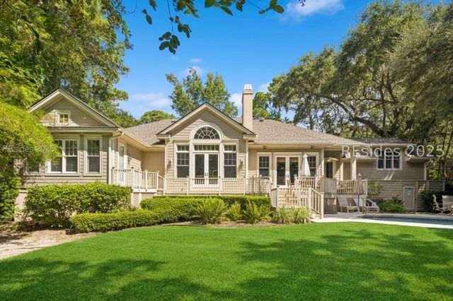 7 Willow Oak Rd W, Hilton Head Island, SC 29928