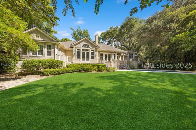 7 Willow Oak Rd W, Hilton Head Island, SC 29928