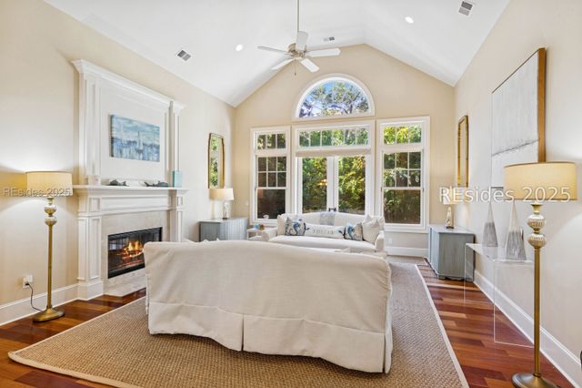 7 Willow Oak Rd W, Hilton Head Island, SC 29928