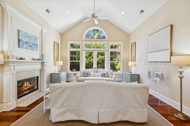 7 Willow Oak Rd W, Hilton Head Island, SC 29928